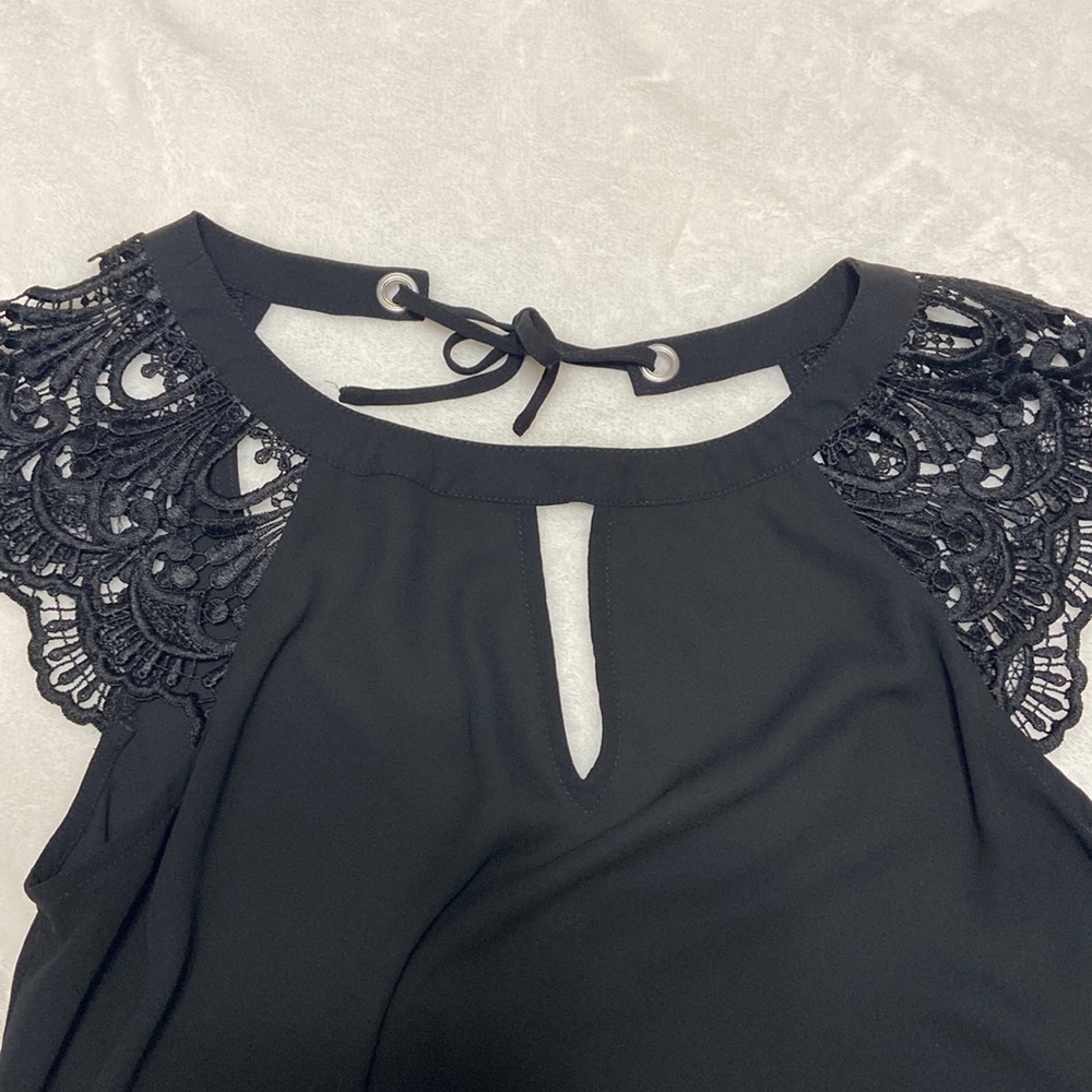 Express XS Lace sleeve top